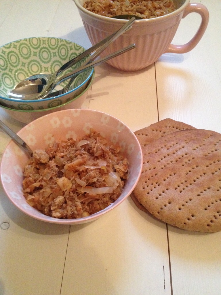 Sauerkrautsuppe und Bauernfladen