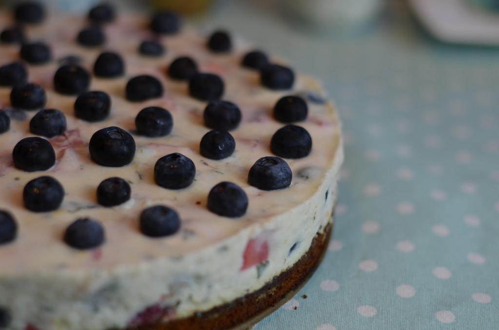 Buttermilch-Beeren-Torte