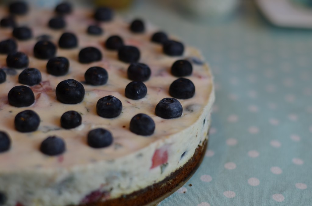 Buttermilch-Beeren-Torte